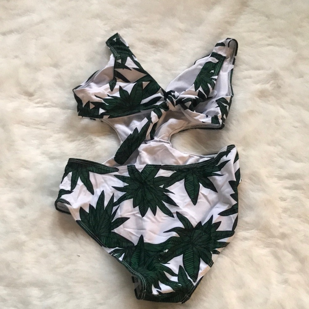 Bathing suit - Picture 3 of 4